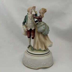 Vtg Napcoware Classic Gallery C - 7330 Bisque Rotating Dancing Couple Music Box
